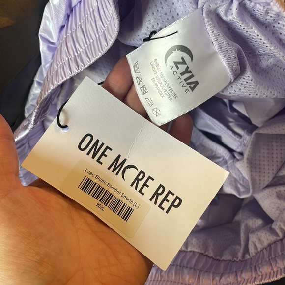 Zyia Active Lilac Shine Bomber Short Size Large Like New - Picture 7 of 7